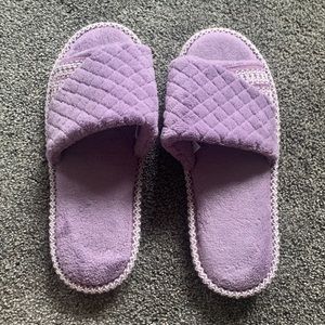 Womens Muk Luks open toed slippers